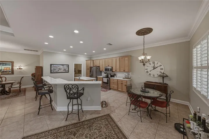 Kitchen & dinette