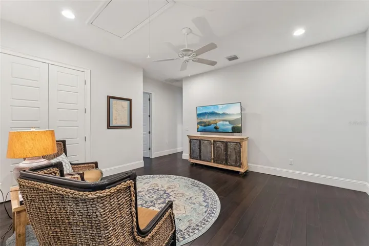 Could easily be in law suite with separate entrance if needed
