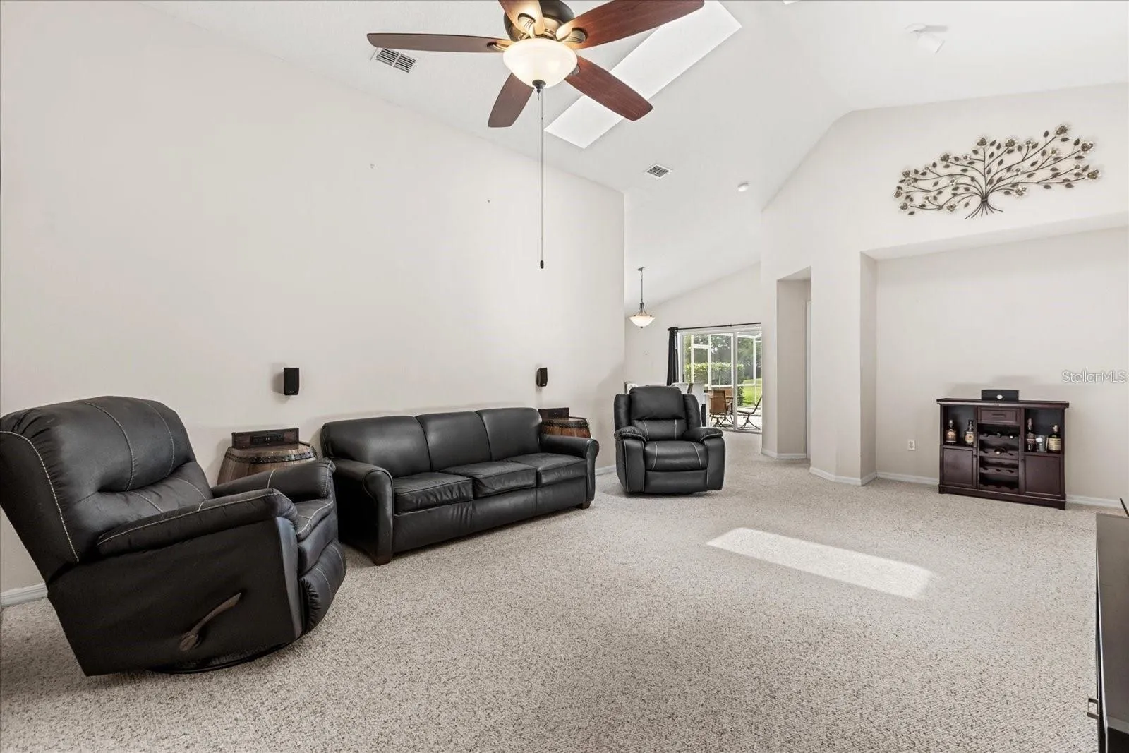 Bright living area with plenty of room for relaxing and entertaining