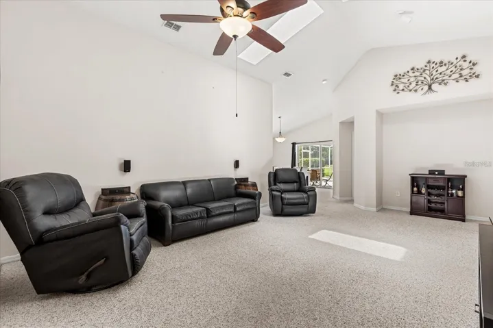 Bright living area with plenty of room for relaxing and entertaining