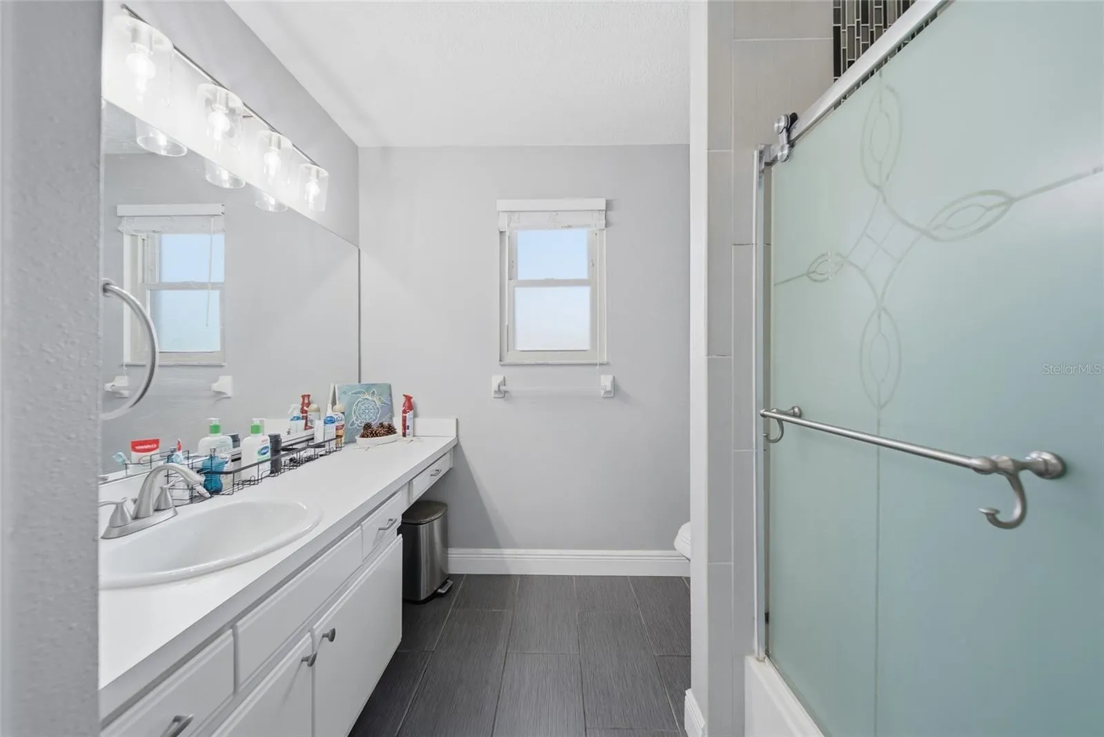 Hall Bath Upstairs