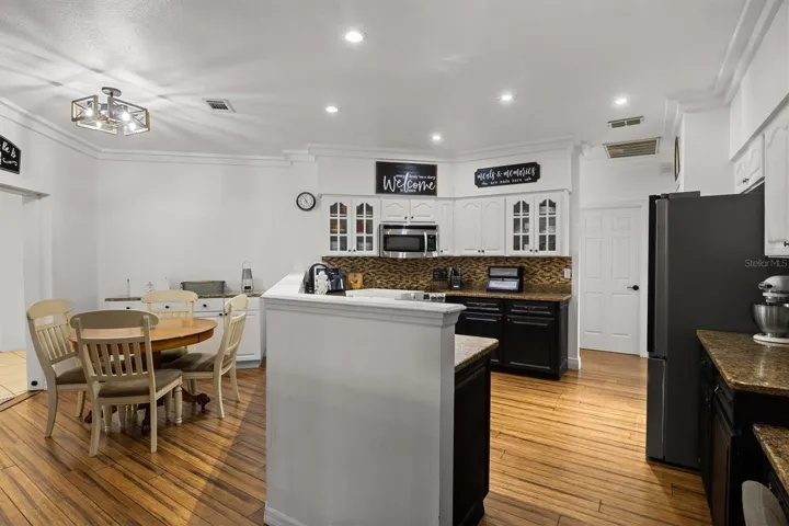 Breakfast area/Kitchen
