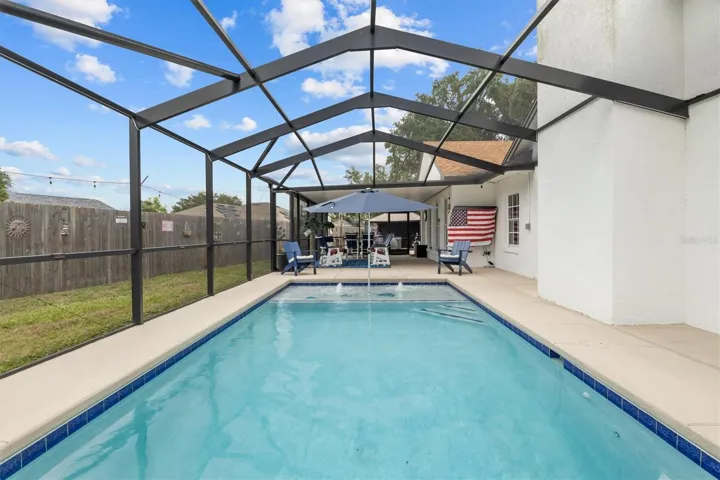 Heated salt water pool with sun shelf