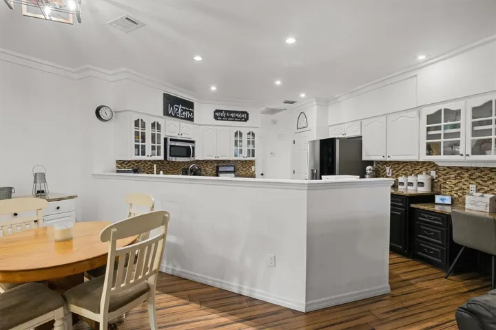 Breakfast area/Kitchen