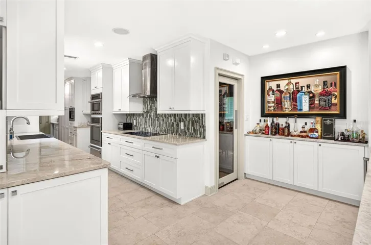 Bar area to Kitchen