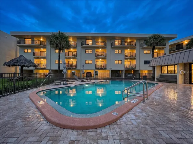 Pool with tiki hut and Clubhouse.