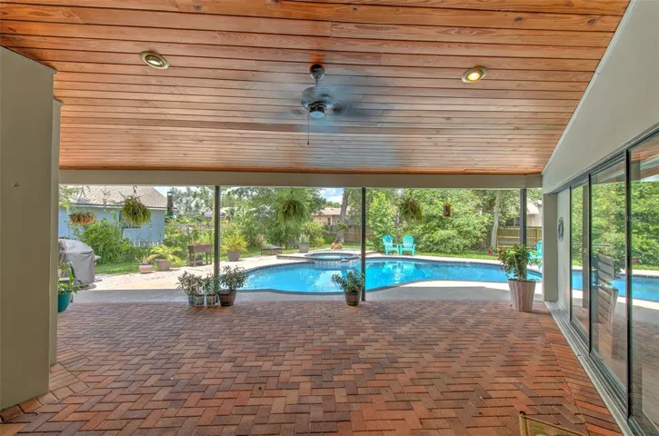 Massive Lanai