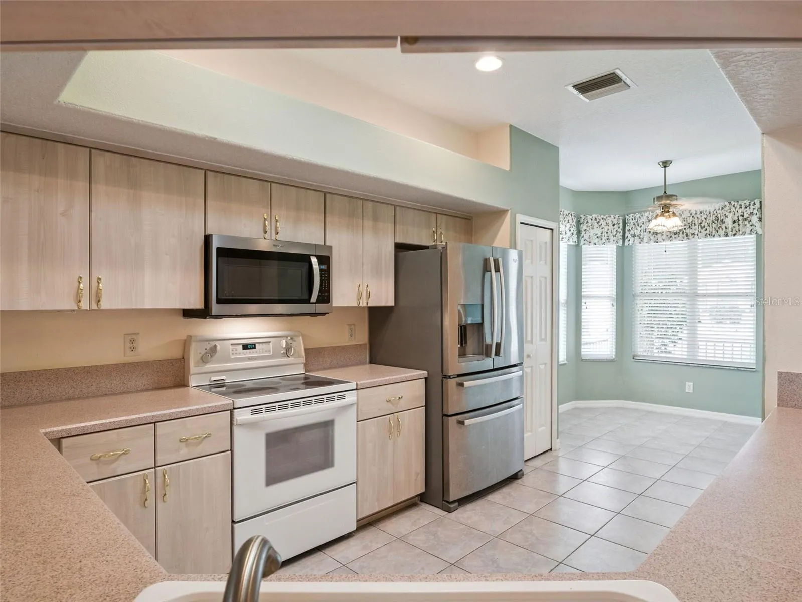 Kitchen & Dinette areas