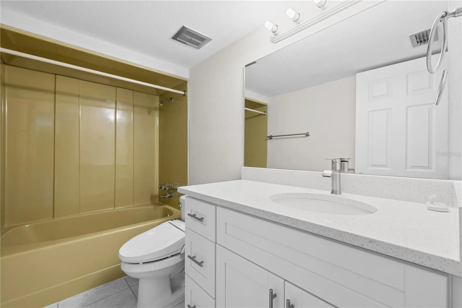 Guest bath, right off the living room and guest bedroom