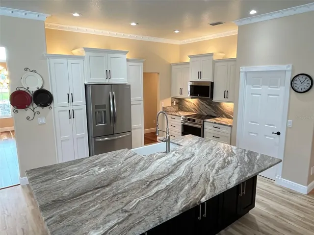 The granite has the latest leather texture... Beautiful!  Imagine the food you could serve up on this large island.
