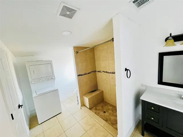 Bathroom with Washer and Dryer