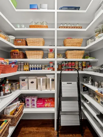 Walk in Pantry