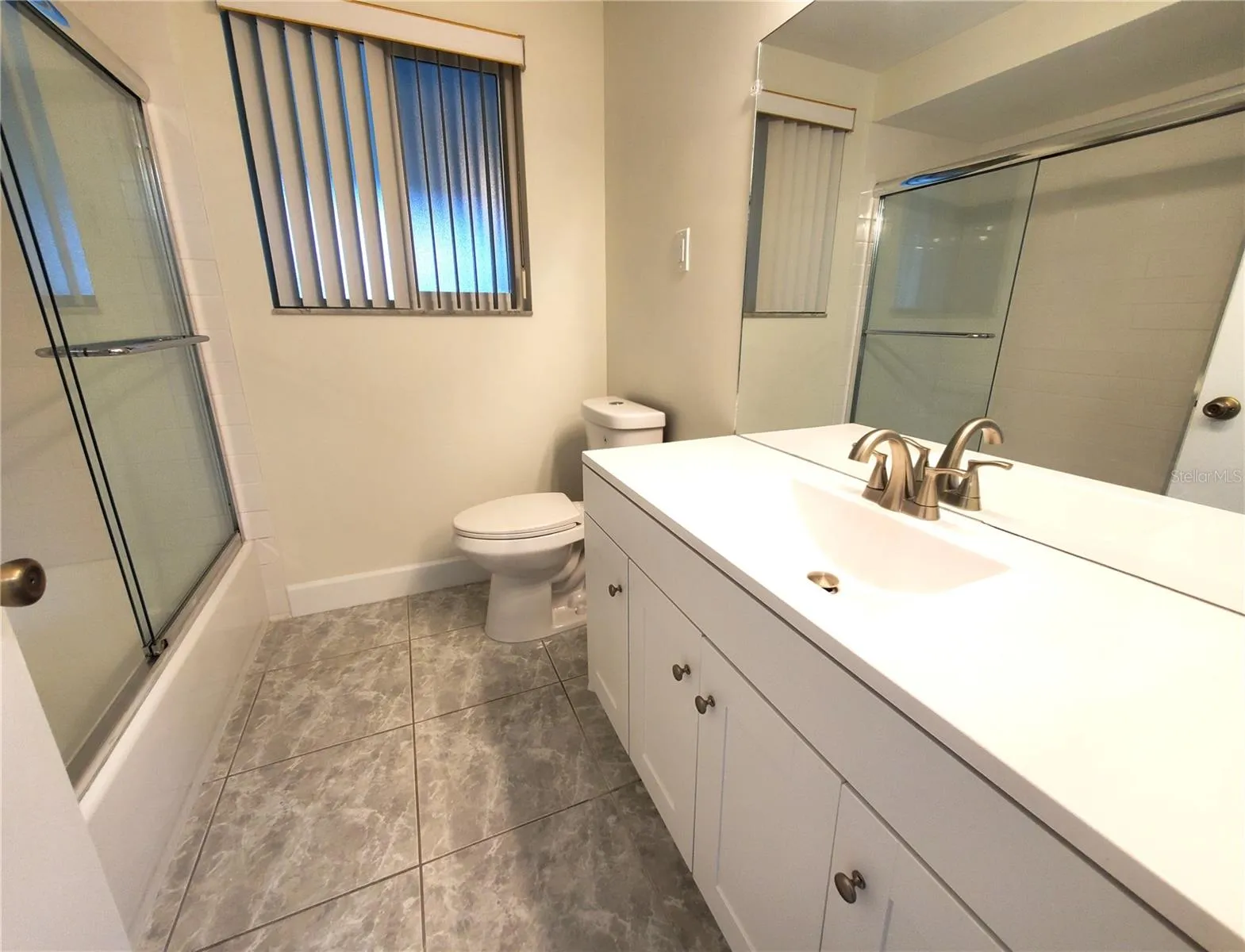 2nd Bath with tub and shower