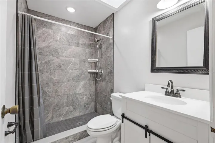 Primary en-suite