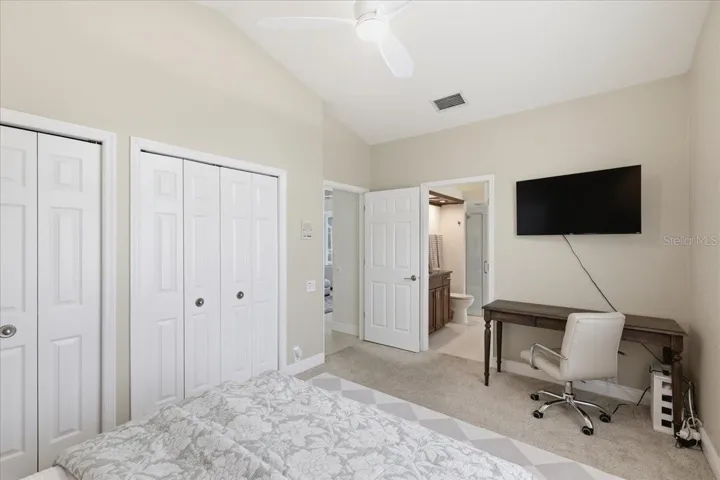 Guest bedroom with en-suite