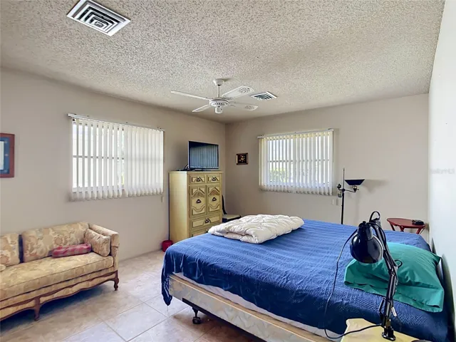 Primary bedroom with en suite bath and walk-in closet
