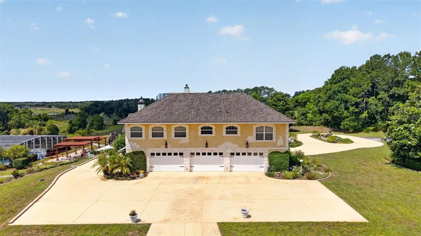 Six Car Garage / W 1500 Sq Ft Guest Quaters Above