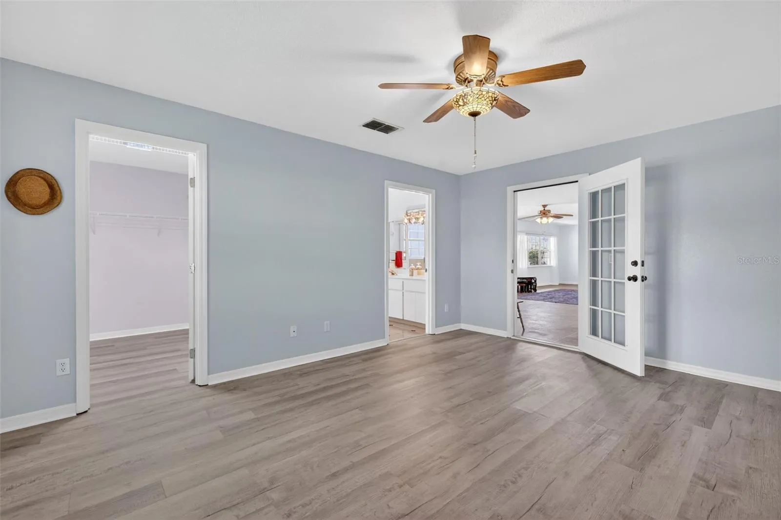 Beautiful laminate flooring.