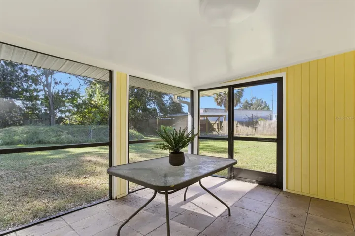 Rear Screen Room