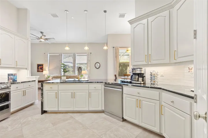 Kitchen-42' Upper Solid Wood Cabinets, Stunning Backsplash, Updated Cabinet Hardware