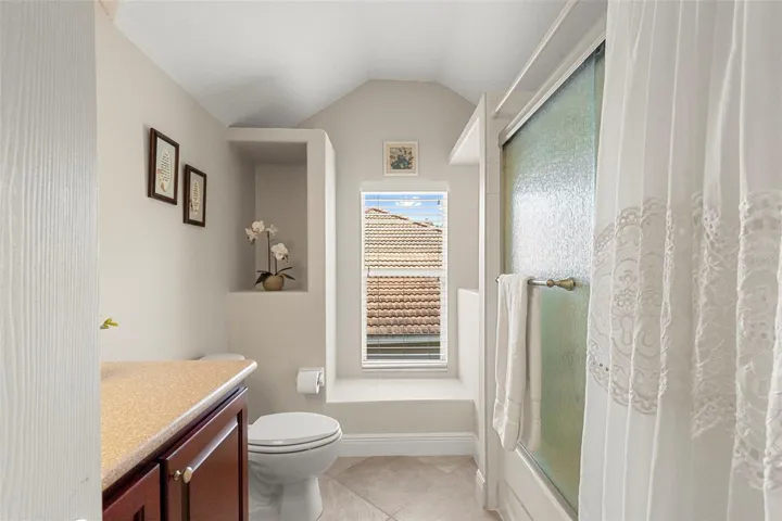 En-Suite Bathroom-Storage Shelving