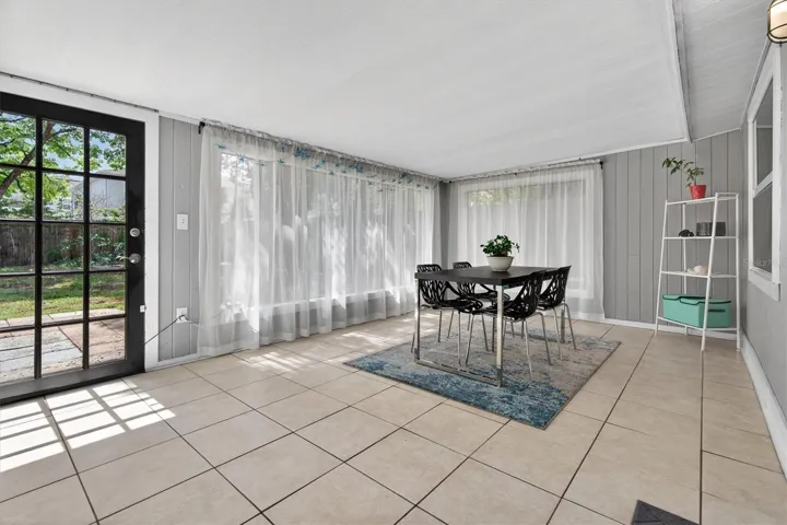 Large Enclosed Lanai Space