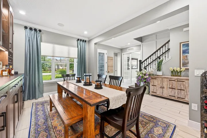 Formal dining/foyer.
