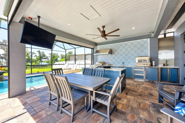 Ideal indoor/outdoor living and entertaining.