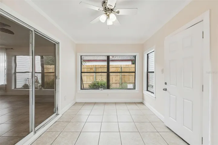 Large light & bright Florida room