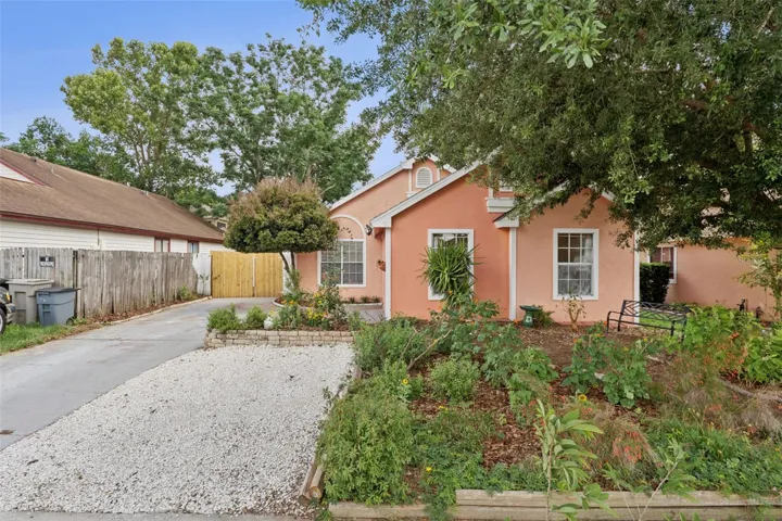 596 Swallow Ct