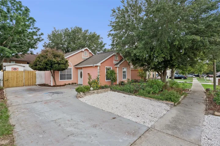 596 Swallow Ct