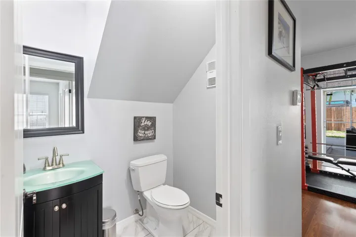 Downstairs 1/2 Bathroom