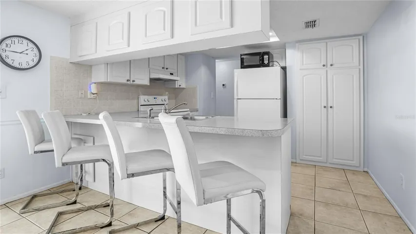 Eat in bar into kitchen