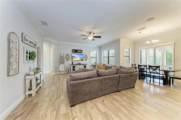 FAMILY/GREAT ROOM