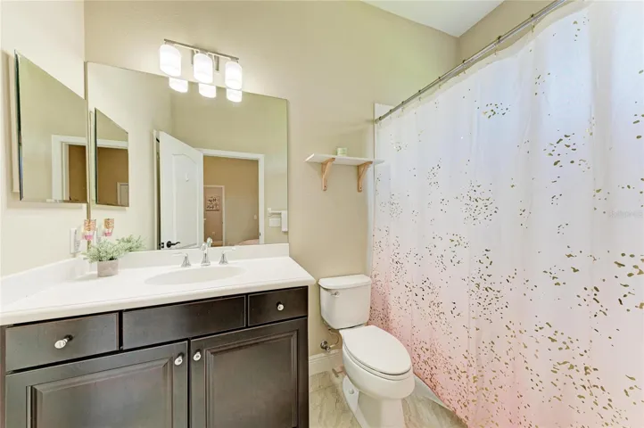 BEDROOM WITH EN SUITE BATHROOM