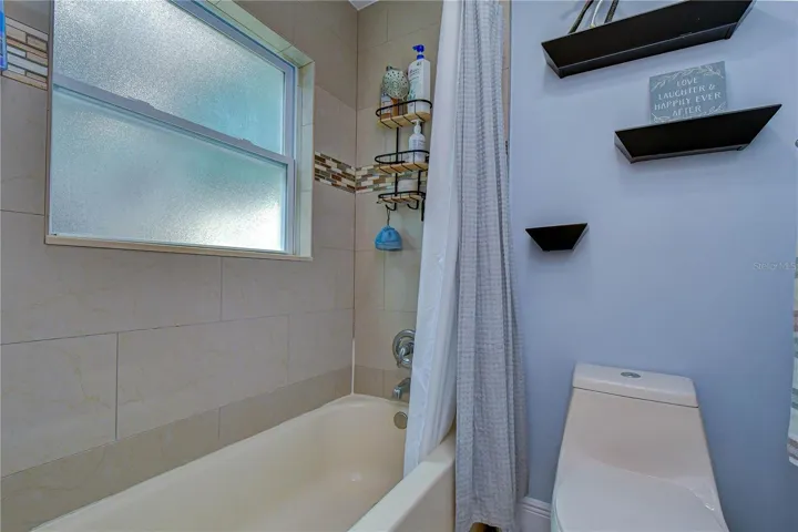 Tub/shower combo in Primary bathroom
