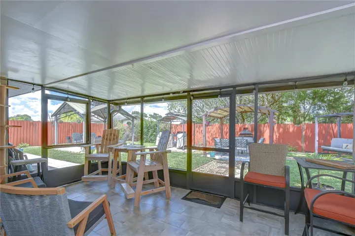 Screened in large porch perfct for entertaining.
