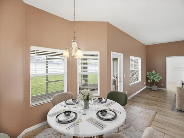 Dinette (virtually staged)