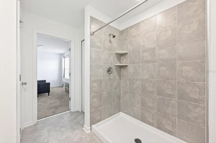 Primary en-suite bath.