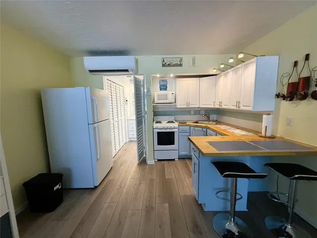 Kitchen with Bar