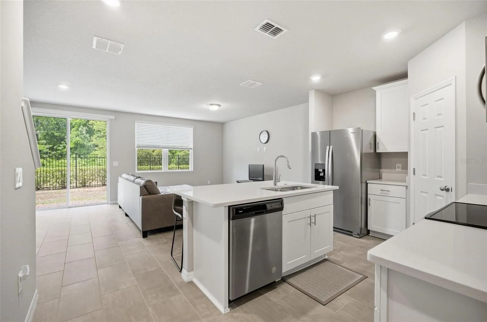 Kitchen/living room and dinette area