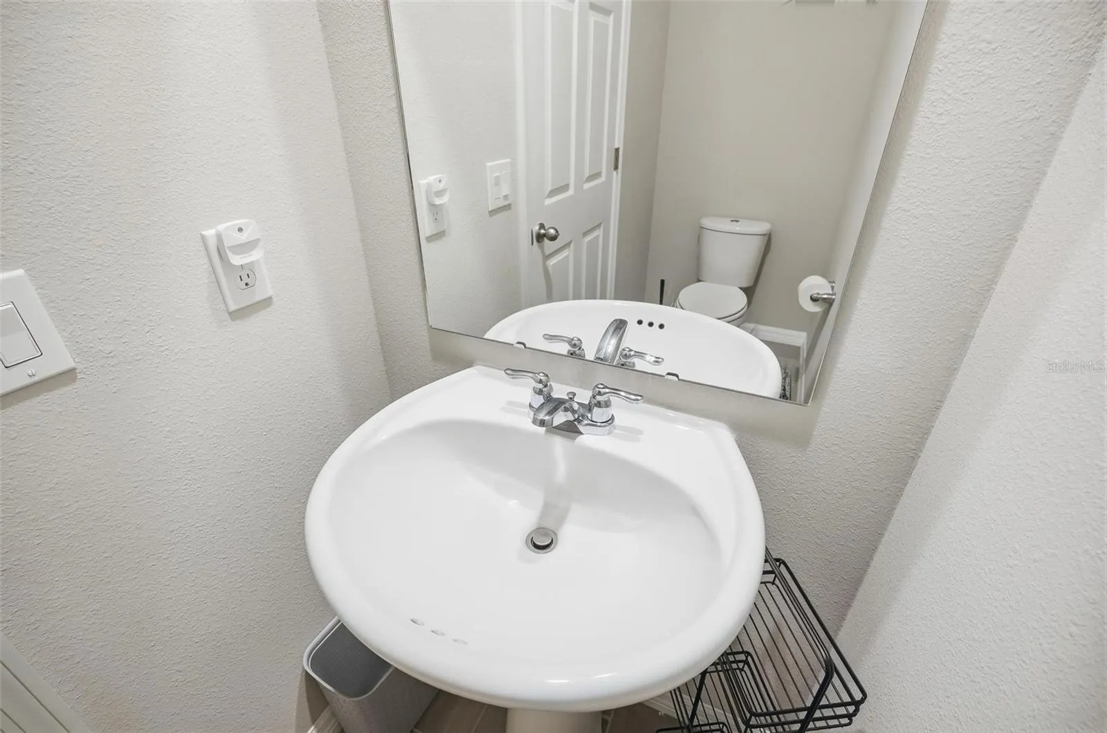 Downstairs 1/2 bath