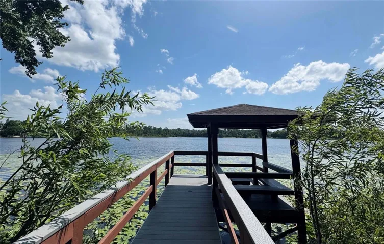 Boardwalk to Lake Rouse