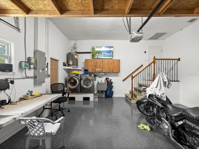 Garage w/Washer & Dryer