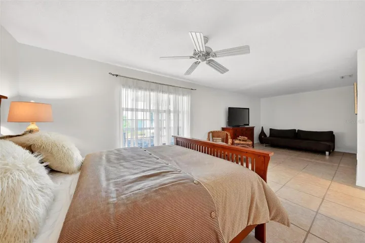 Very Spacious 2nd Primary Suite / Split Floorplan / Dimensions 28x12 (approx)