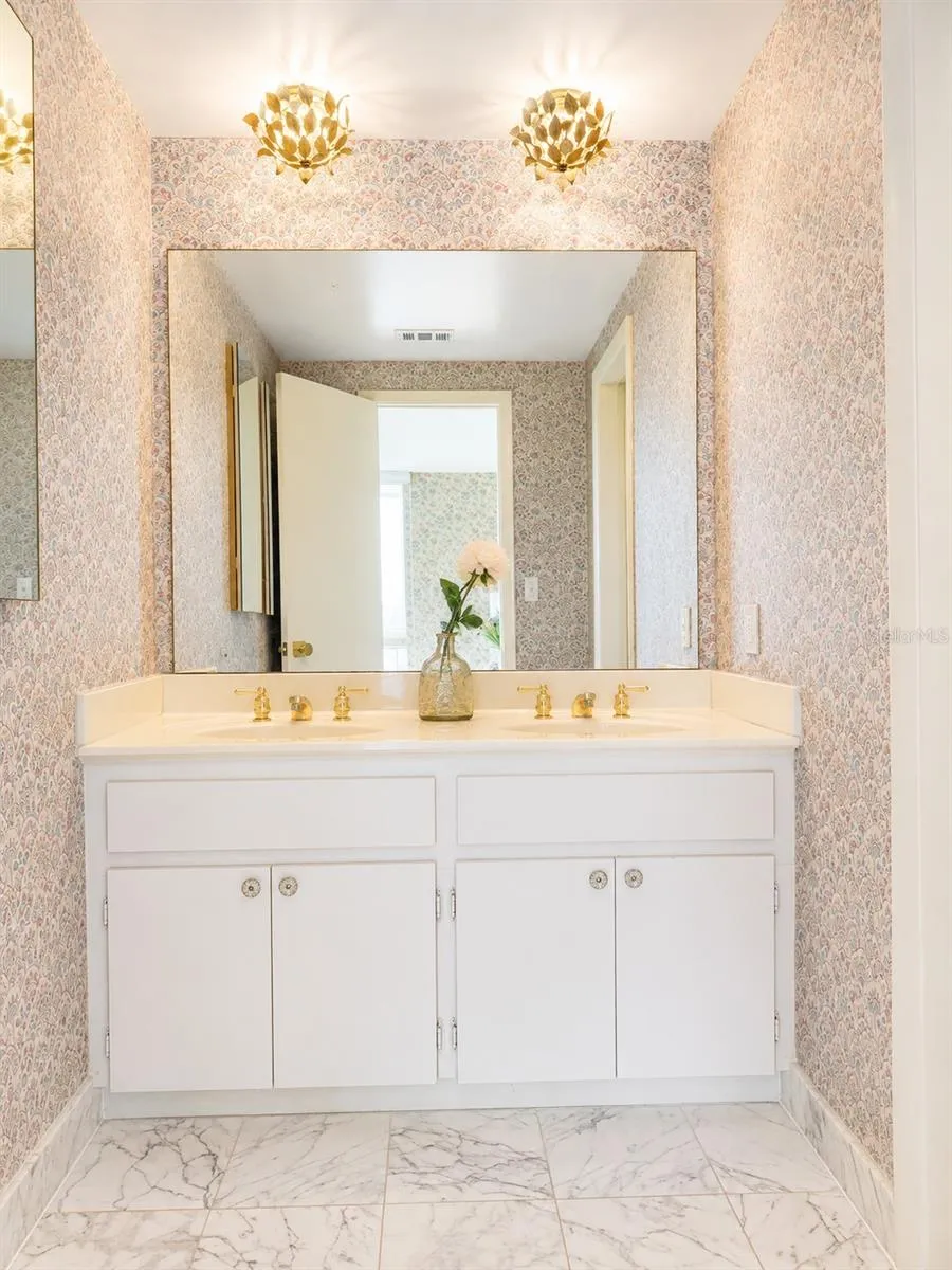 Primary Bedroom with 2 walk in closets and en-suite Bathroom