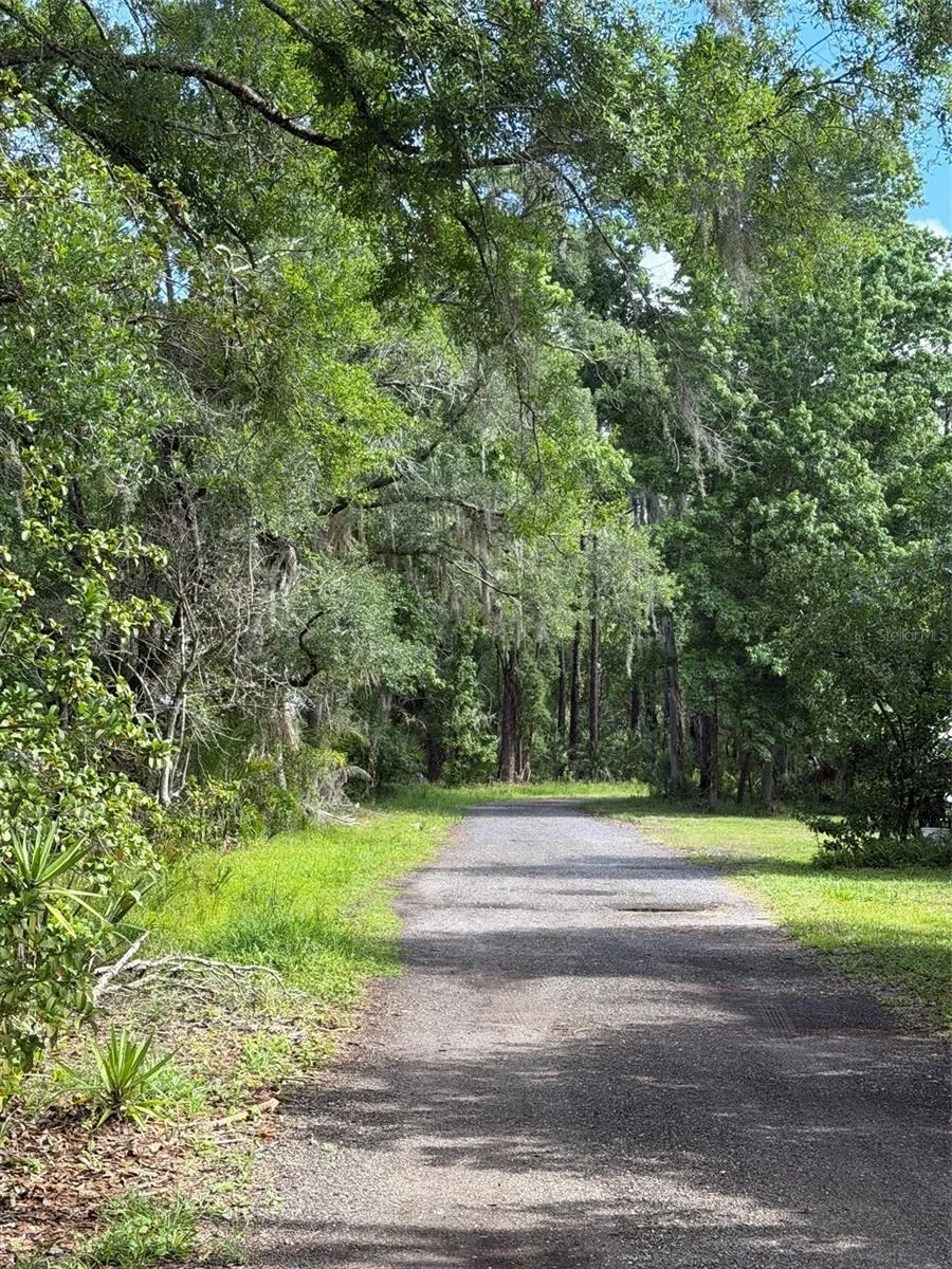 Driveway off of Lake Harney Rd