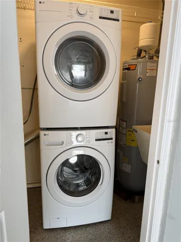 Brand New Full Size Washer & Dryer in Garage