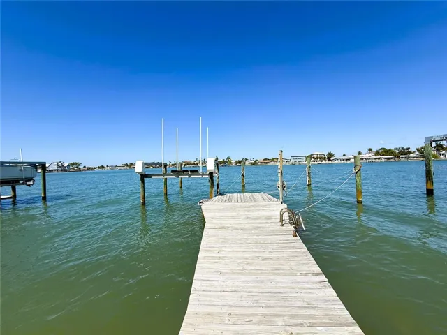 Private Dock & Boat Lift