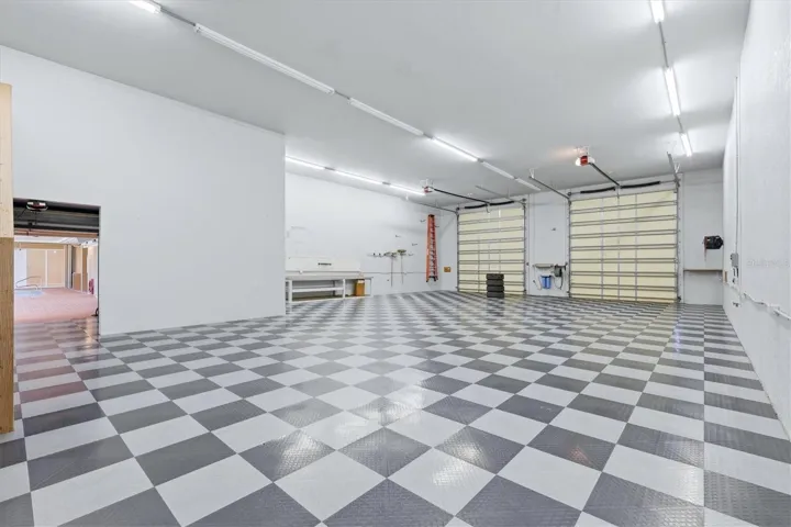 HUGE GARAGE 40X 60